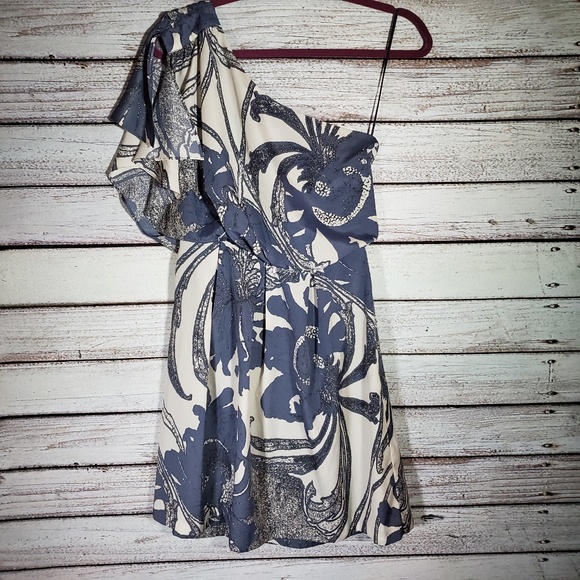 Jessica Simpson Dresses & Skirts - Jessica Simpson One Shoulder Dress Size 2